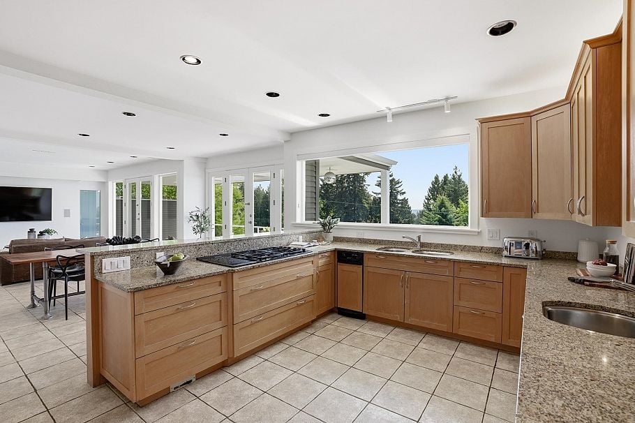 407 Brand Street North Vancouver, BC - 11