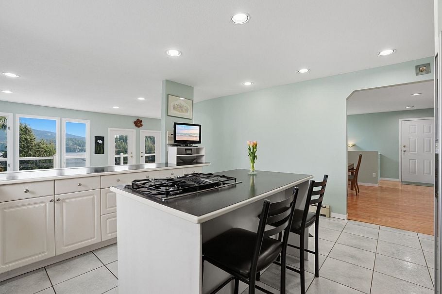 2341 Caledonia Avenue North Vancouver, BC - 11