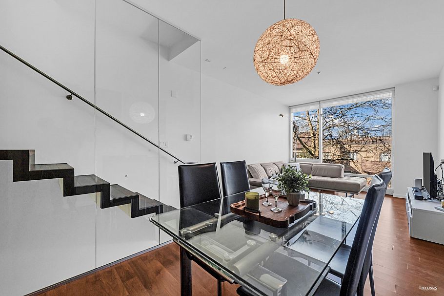 2 850 W 8th Avenue Vancouver, BC - 8