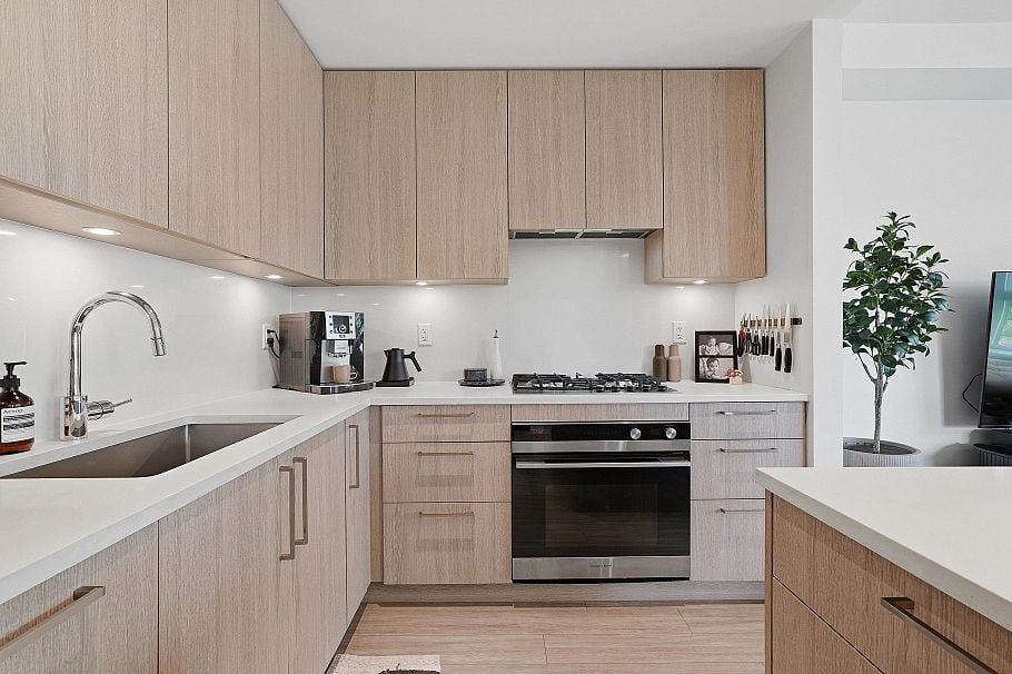311 707 E 3rd Street North Vancouver, BC - 6