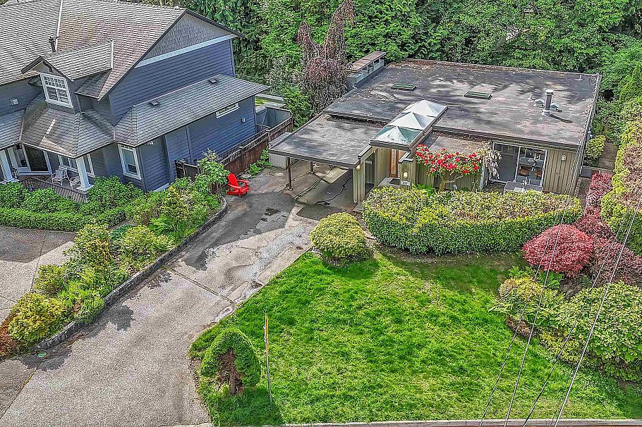 977 Belvedere Drive North Vancouver, BC - 3