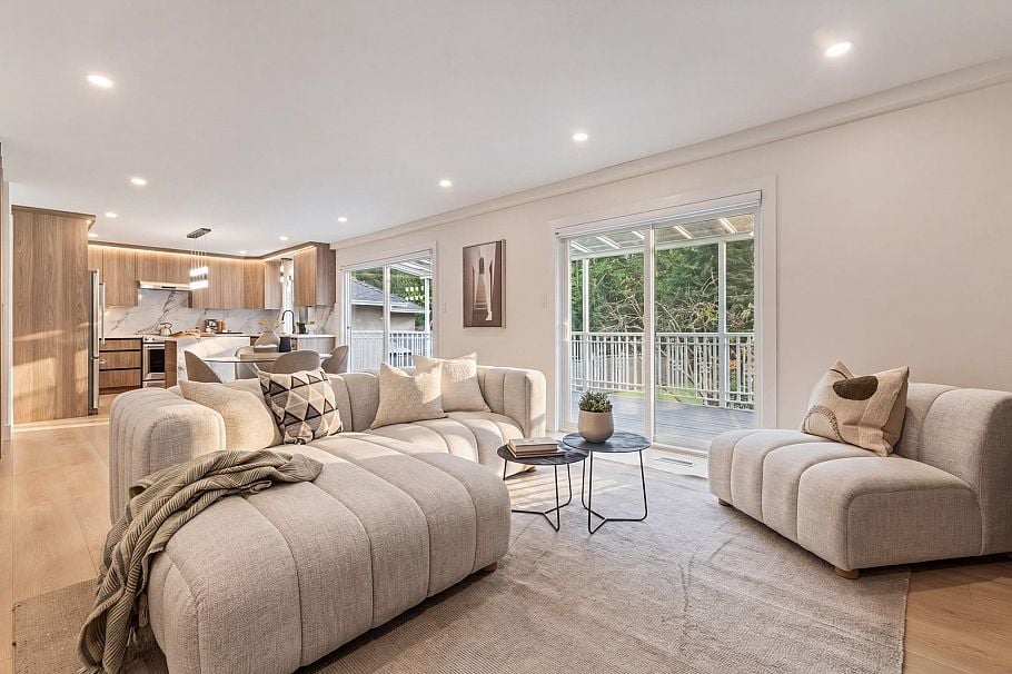 1535 Ostler Court North Vancouver, BC - 11