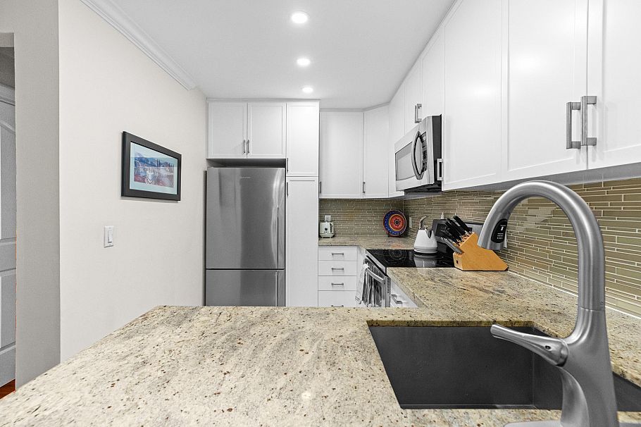 105 1125 Gilford Street Vancouver, BC - 11