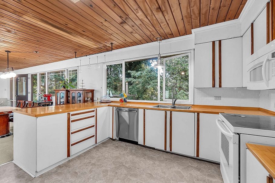 977 Belvedere Drive North Vancouver, BC - 20