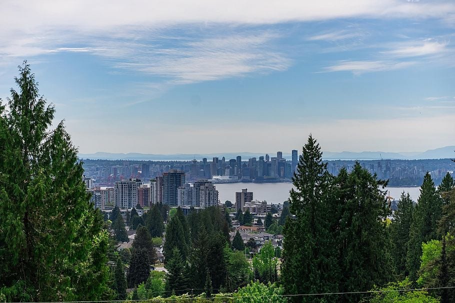 407 Brand Street North Vancouver, BC - 38