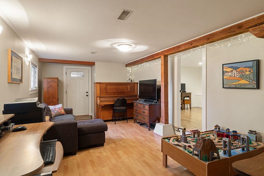936 Semlin Drive Vancouver, BC - 22