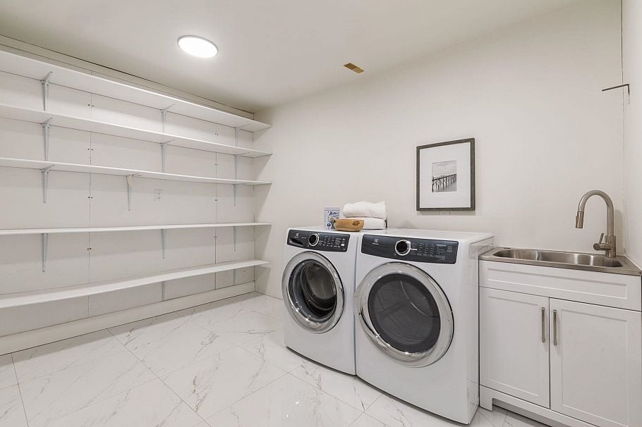 1535 Ostler Court North Vancouver, BC - 28