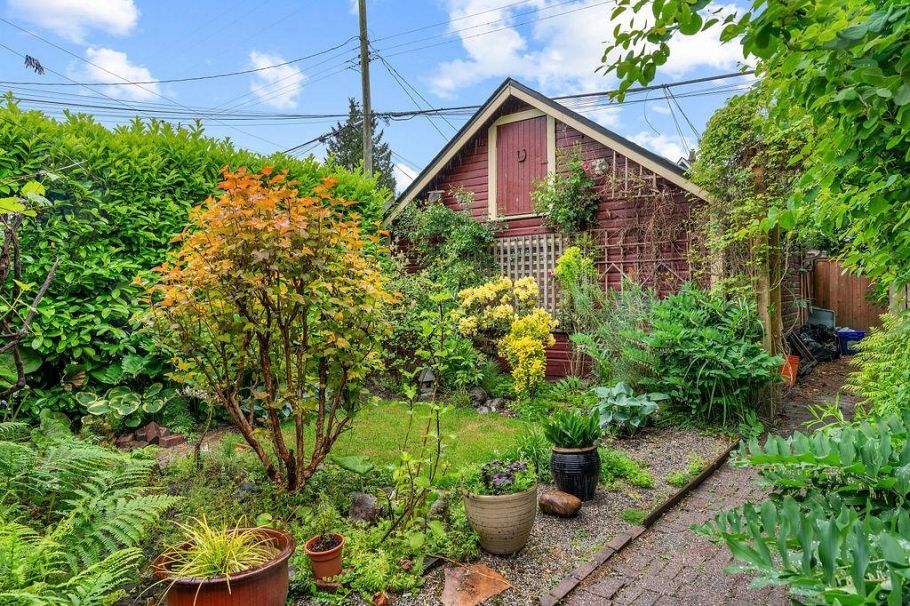 1153 E 13th Avenue Vancouver, BC - 39
