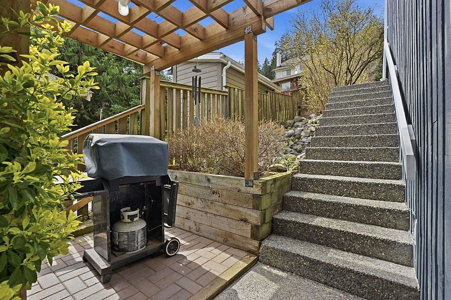 2341 Caledonia Avenue North Vancouver, BC - 34