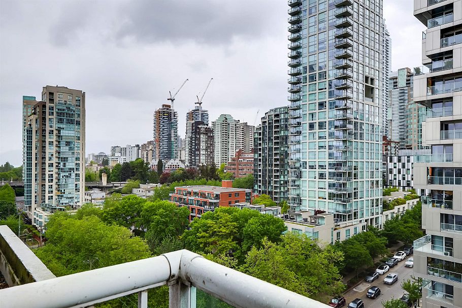 1401 1500 Howe Street Vancouver, BC - 11