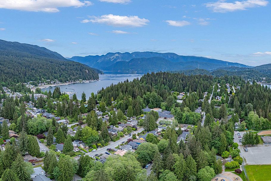 4317 Cliffmont Road North Vancouver, BC - 30