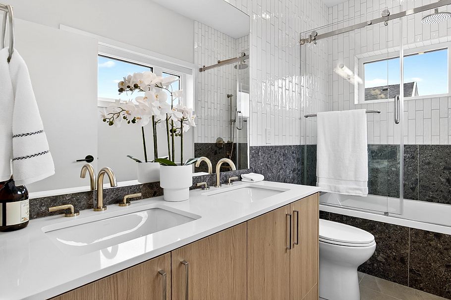 1 2741 E 7th Avenue Vancouver, BC - 5