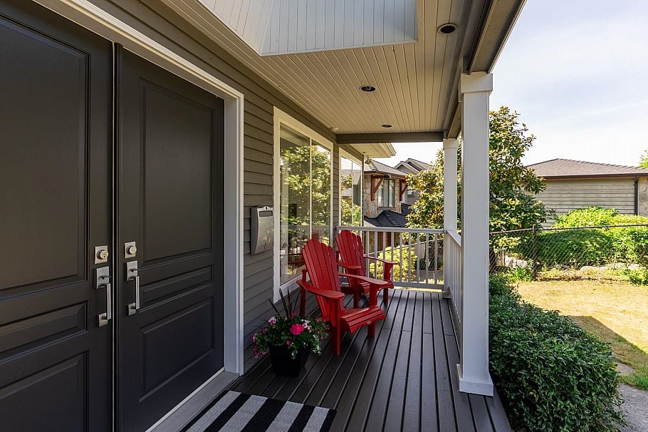407 Brand Street North Vancouver, BC - 2