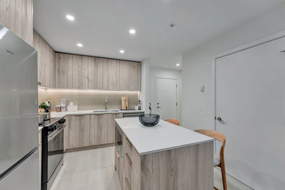 211 3596 Malsum Drive North Vancouver, BC - 4