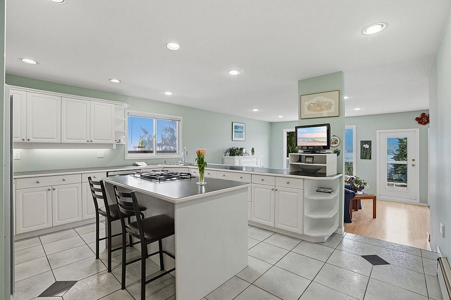 2341 Caledonia Avenue North Vancouver, BC - 6