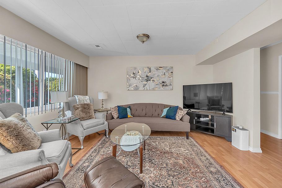 693 Plymouth Drive North Vancouver, BC - 1