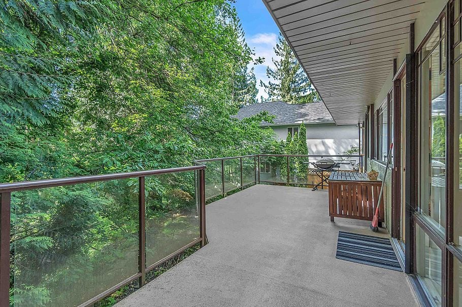 977 Belvedere Drive North Vancouver, BC - 27