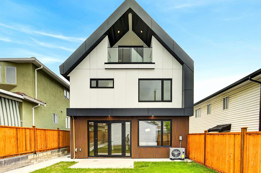 2 2741 E 7th Avenue Vancouver, BC - 1