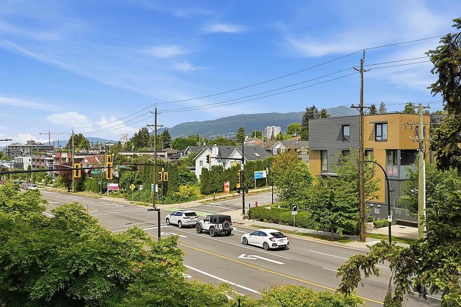 311 707 E 3rd Street North Vancouver, BC - 12