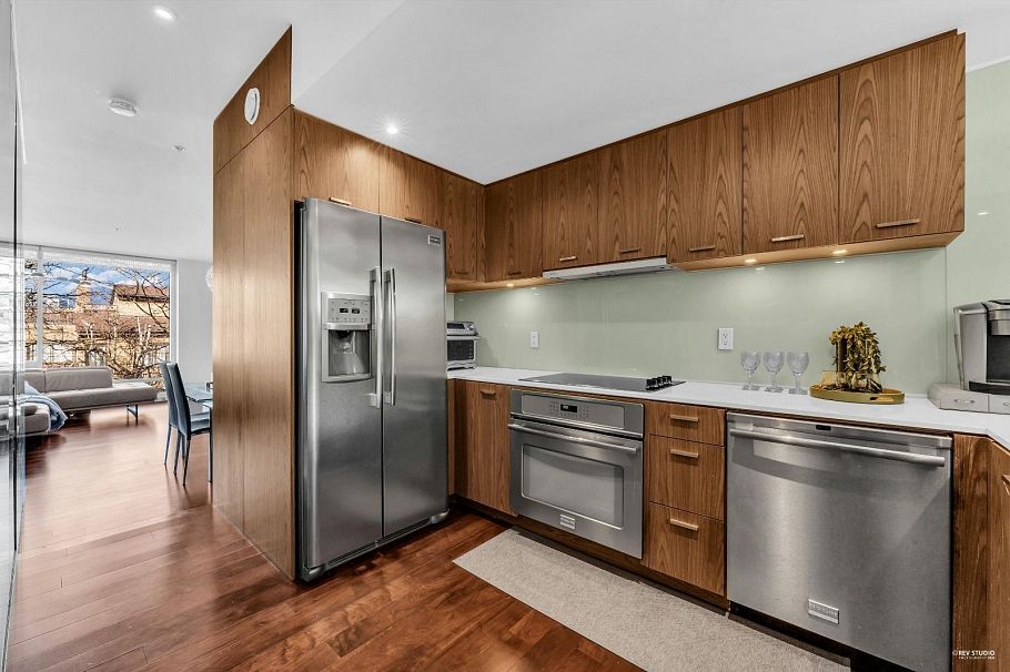 2 850 W 8th Avenue Vancouver, BC - 3
