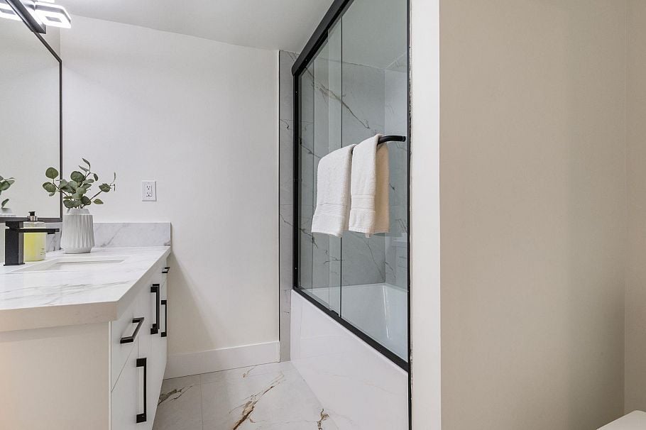 1535 Ostler Court North Vancouver, BC - 27