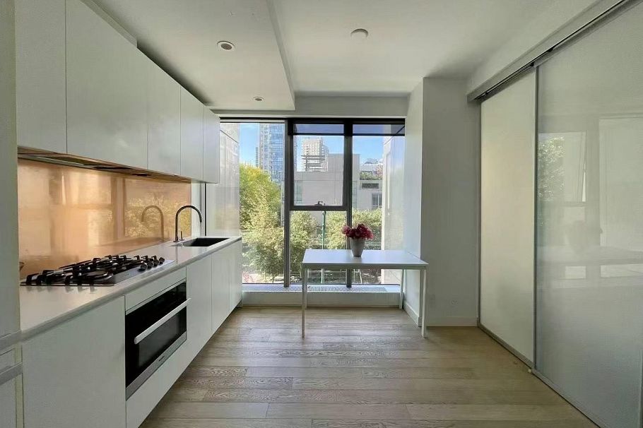 503 1480 Howe Street Vancouver, BC - 1