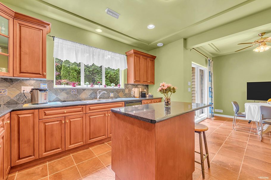 4317 Cliffmont Road North Vancouver, BC - 10