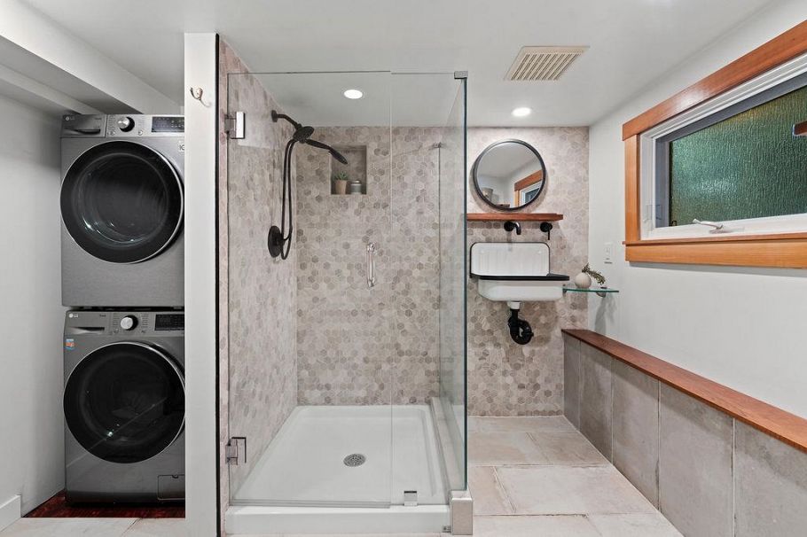 1153 E 13th Avenue Vancouver, BC - 35
