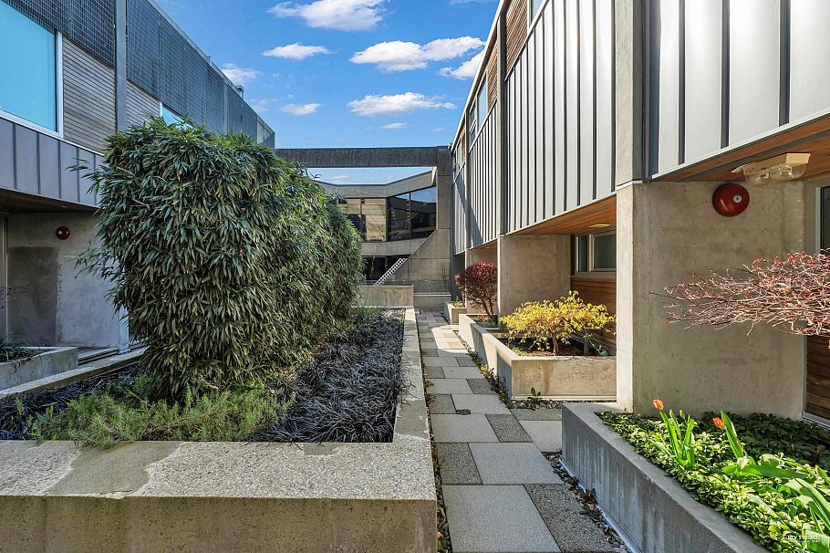 2 850 W 8th Avenue Vancouver, BC - 24