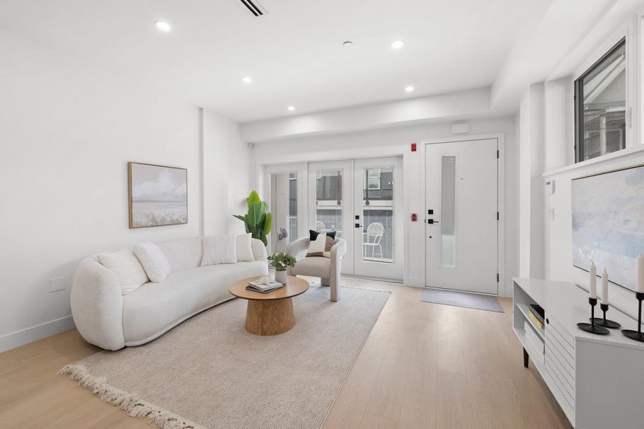 2133 E Pender Street Vancouver, BC - 4