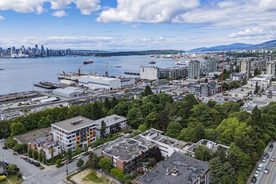 310 360 E 2nd Street North Vancouver, BC - 25