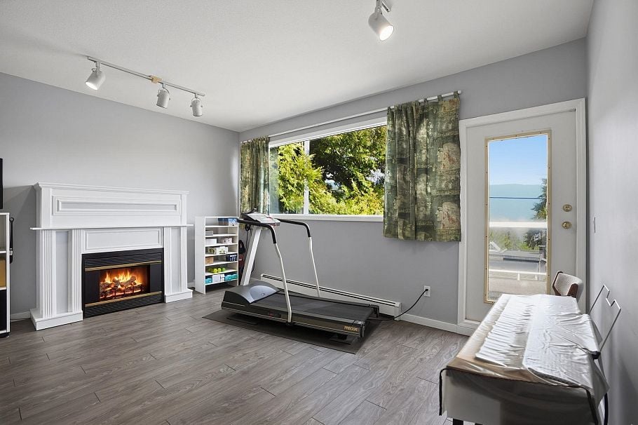 2341 Caledonia Avenue North Vancouver, BC - 31