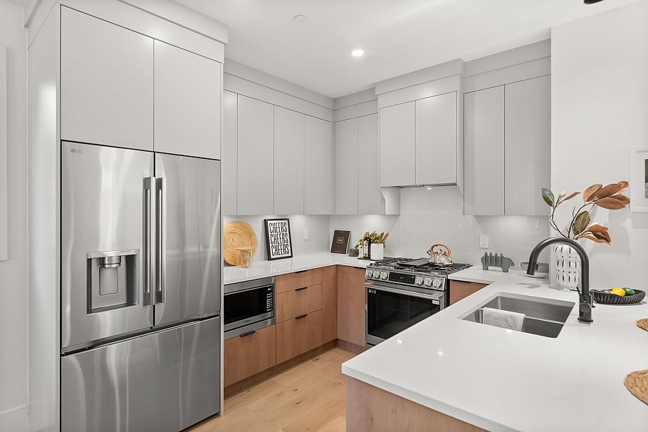 1 1368 Park Drive Vancouver, BC - 13