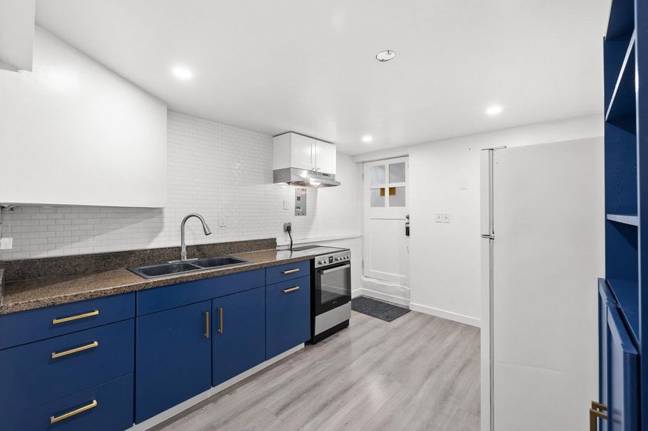 2036 E Broadway Vancouver, BC - 23