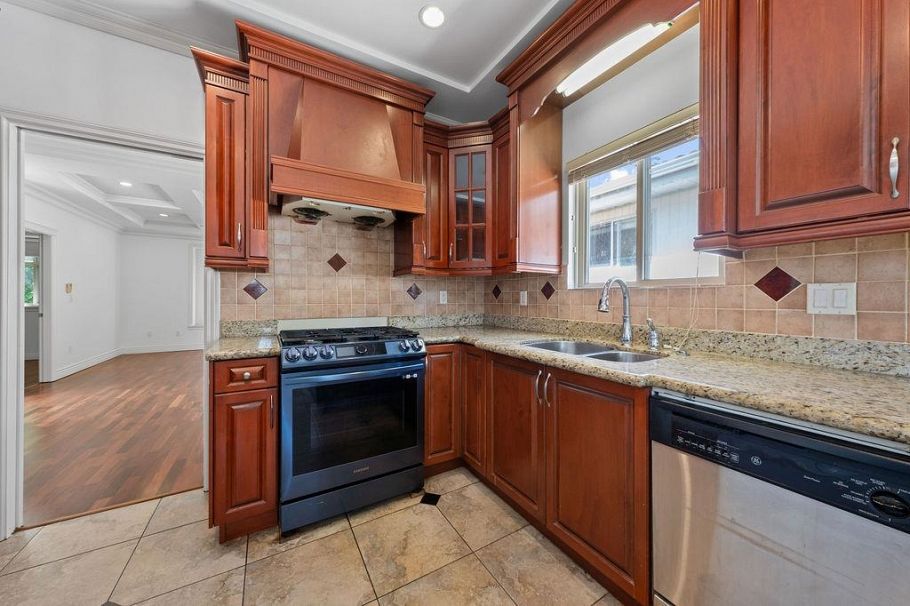 5388 Sherbrooke Street Vancouver, BC - 12