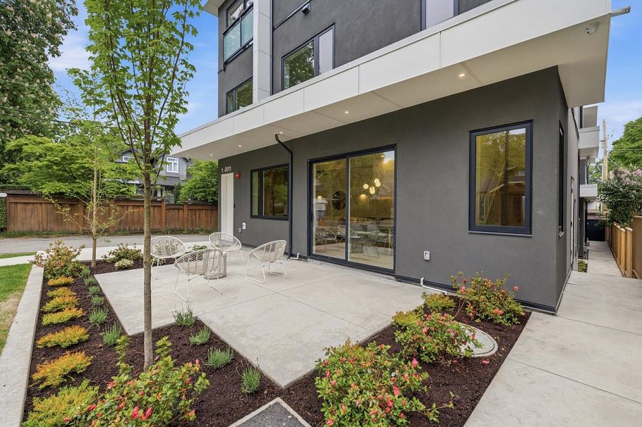 1 2511 Kitchener Street Vancouver, BC - 19