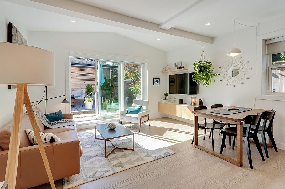 1372 E 10th Avenue Vancouver, BC - 2
