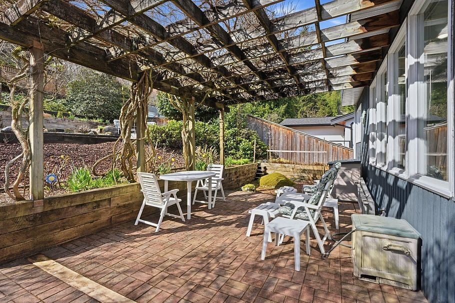 2341 Caledonia Avenue North Vancouver, BC - 36
