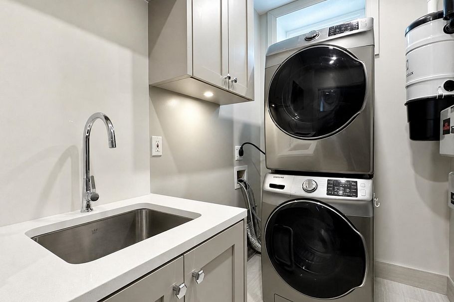 4618 W 8th Avenue Vancouver, BC - 35