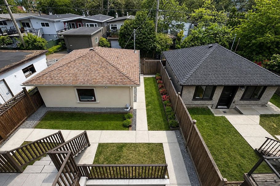 4618 W 8th Avenue Vancouver, BC - 39