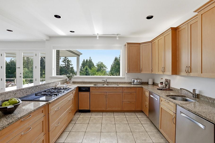 407 Brand Street North Vancouver, BC - 10