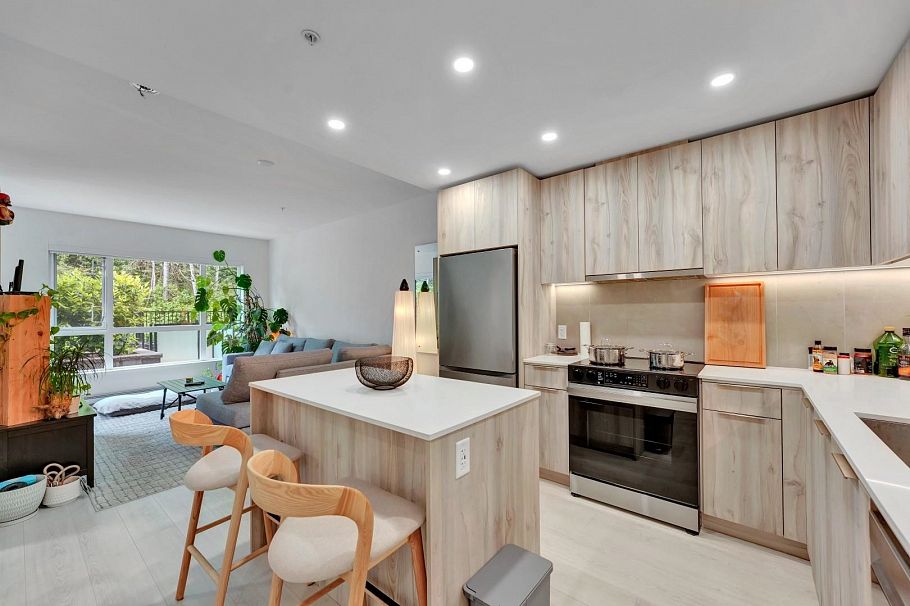 211 3596 Malsum Drive North Vancouver, BC - 1
