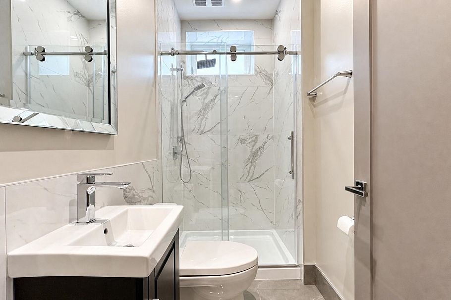 4618 W 8th Avenue Vancouver, BC - 34