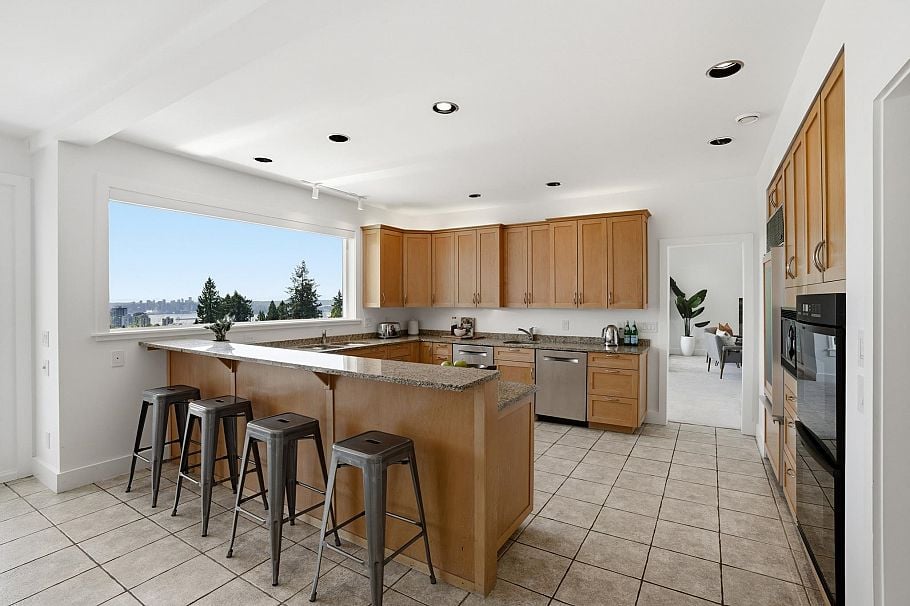407 Brand Street North Vancouver, BC - 8