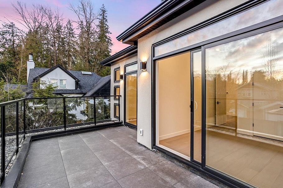 1921 Tatlow Avenue North Vancouver, BC - 28