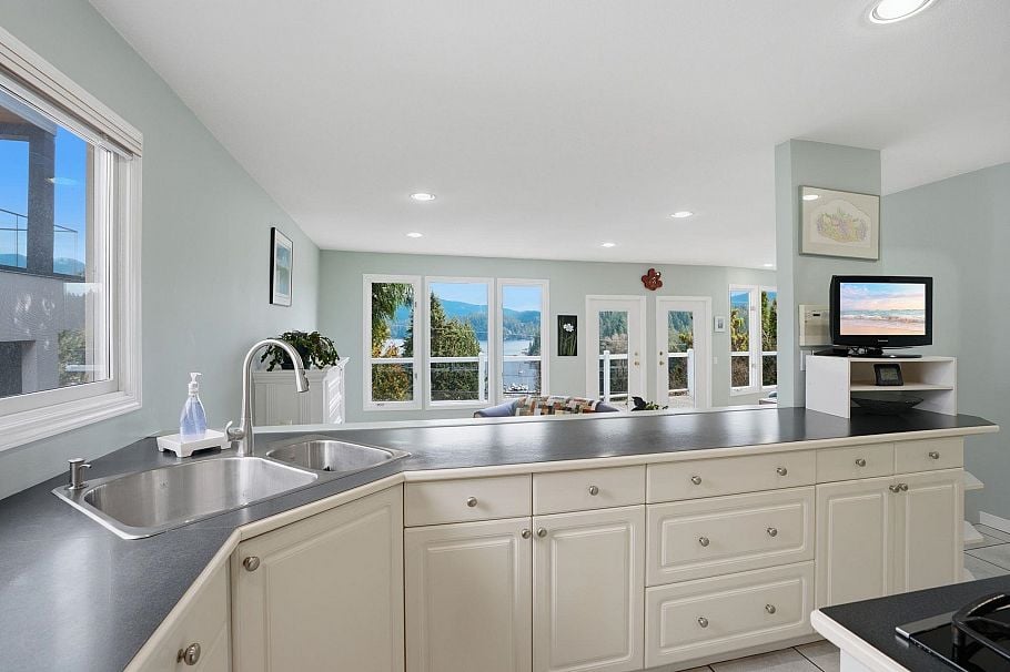 2341 Caledonia Avenue North Vancouver, BC - 5