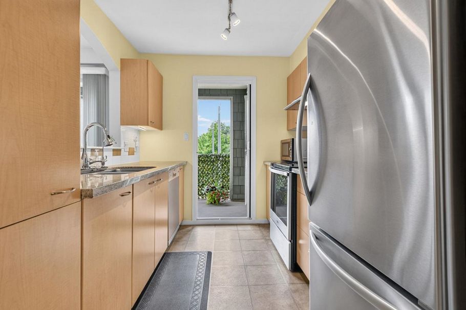 310 8495 Jellicoe Street Vancouver, BC - 11
