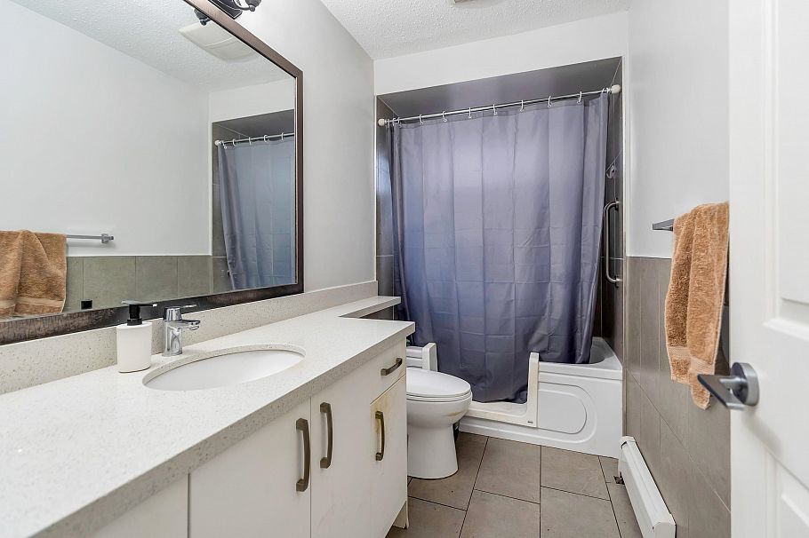 7162 Gladstone Street Vancouver, BC - 31