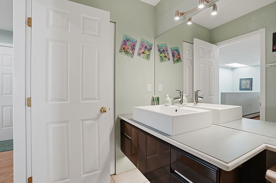 2341 Caledonia Avenue North Vancouver, BC - 28