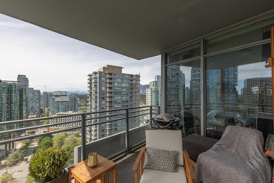 2405 1205 W Hastings Street Vancouver, BC - 11